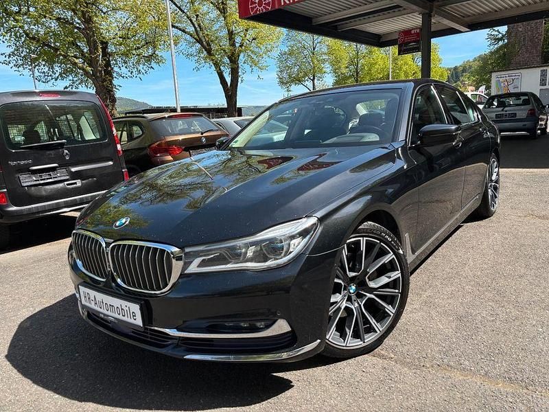 Second-hand BMW 730 265 CP (194 kW) 2016 Negru Berlinǎ