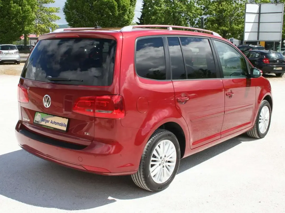 Gebraucht VW Touran Cup 105 PS (77 kW) 2012 Wild cherry red Van / Kleinbus