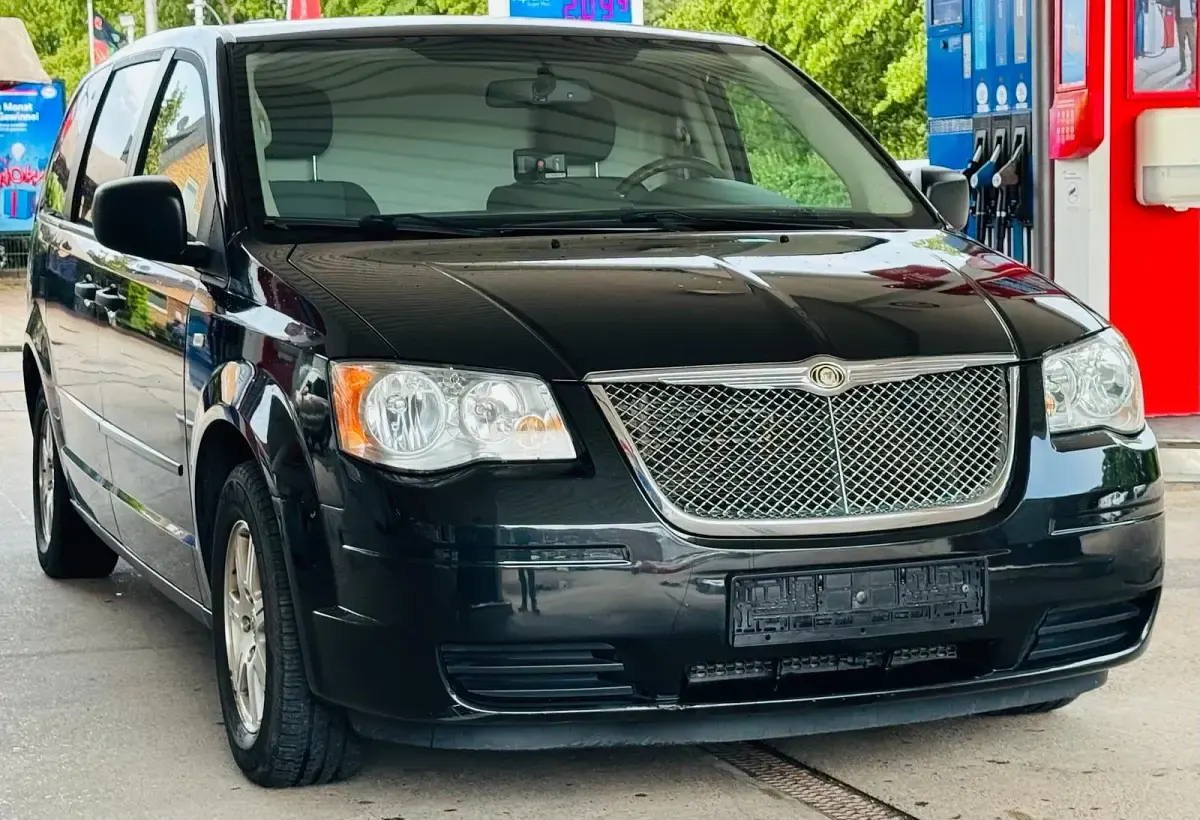 Gebraucht Chrysler Voyager 163 PS (119 kW) 2009 Schwarz Van / Kleinbus