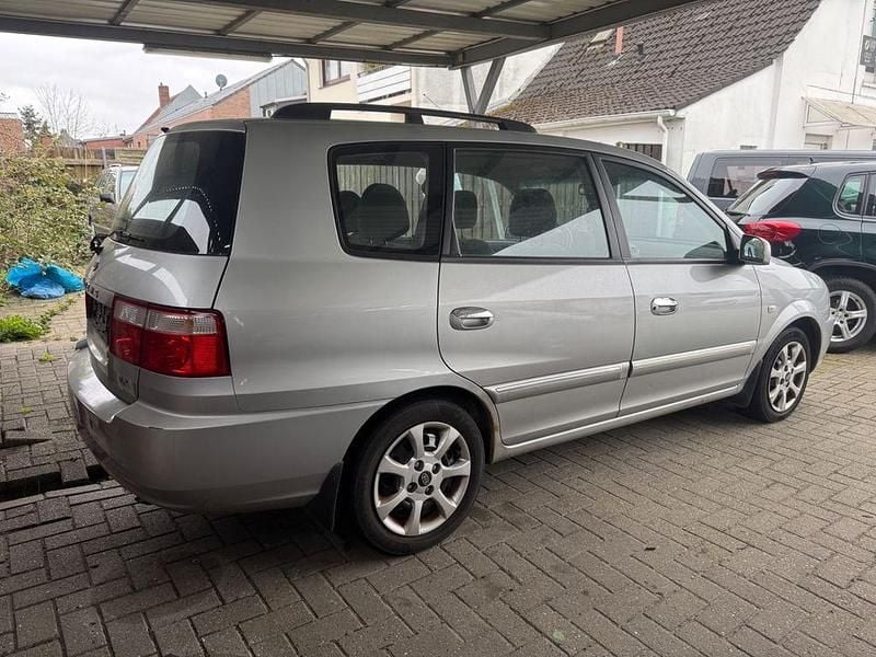 Gebraucht Kia Carens EX 139 PS (102 kW) 2006 Silber Van / Kleinbus