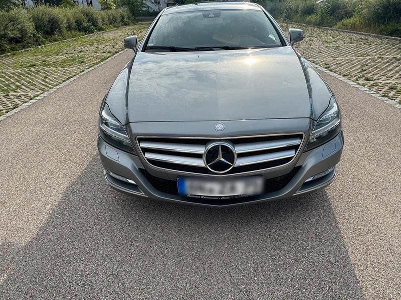 Grau Gebraucht 2014 Mercedes CLS350 Shooting Brake Kombi | 25.500 € (Teuer) - Bild 1/4