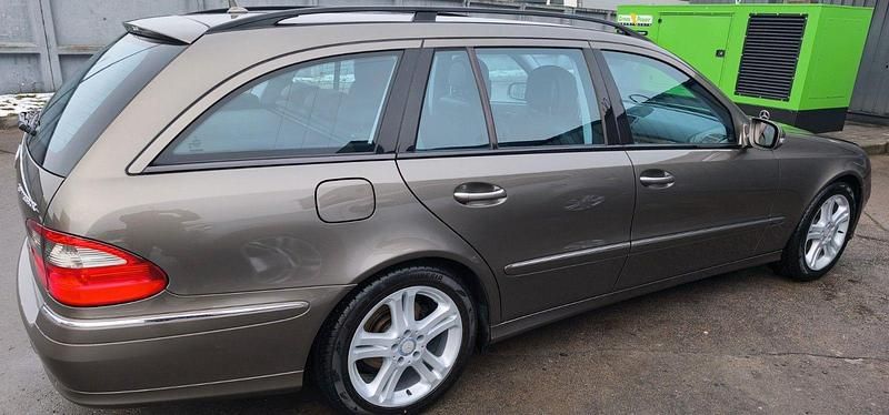 Gebraucht Mercedes E200 Avantgarde 184 PS (135 kW) 2009 Andere farben Kombi