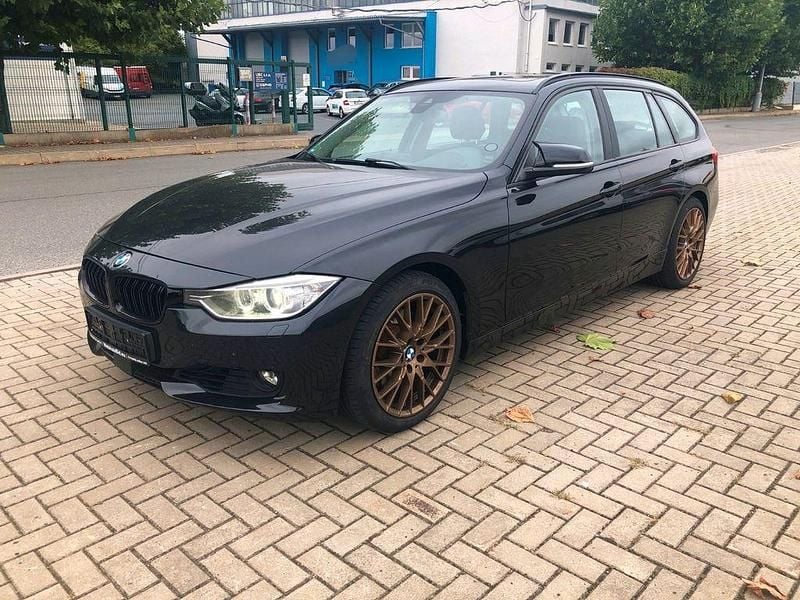 Schwarz Gebraucht 2014 BMW 330 Kombi | 11.700 € (Superpreis) - Bild 1/4