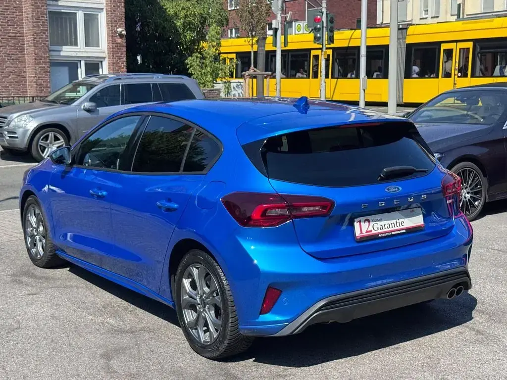 Gebraucht Ford Focus ST-Line X 155 PS (114 kW) 2023 Blau Limousine