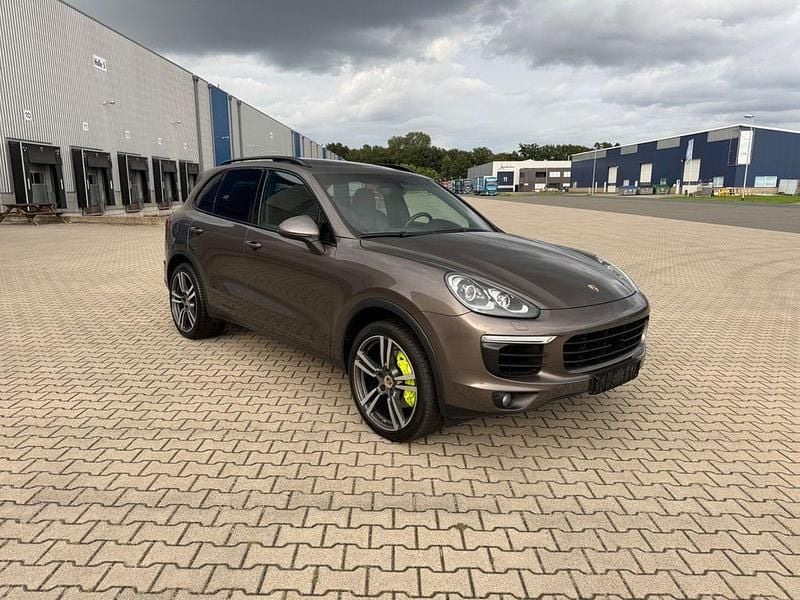 Gebraucht 2015 Porsche Cayenne S E-Hybrid SUV | 21.450 € (Fairer Preis) - Bild 1/4