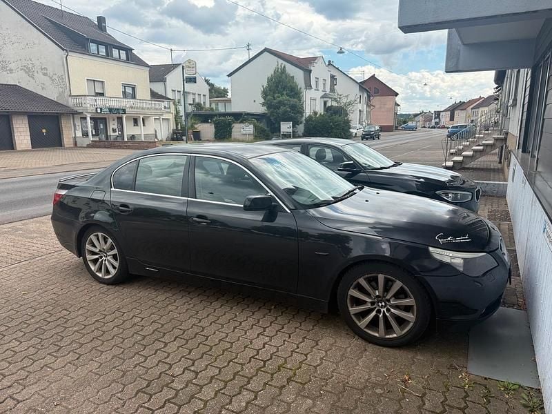 Schwarz Gebraucht 2007 BMW 523 Limousine | 3.200 € (Fairer Preis) - Bild 1/4