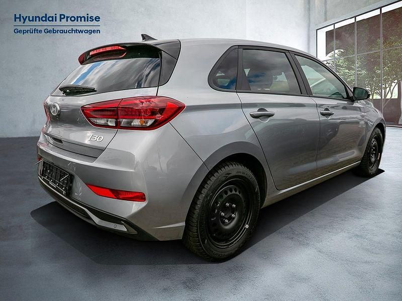 Gebraucht Hyundai i30 Advantage 101 PS (74 kW) 2024 Silber Limousine