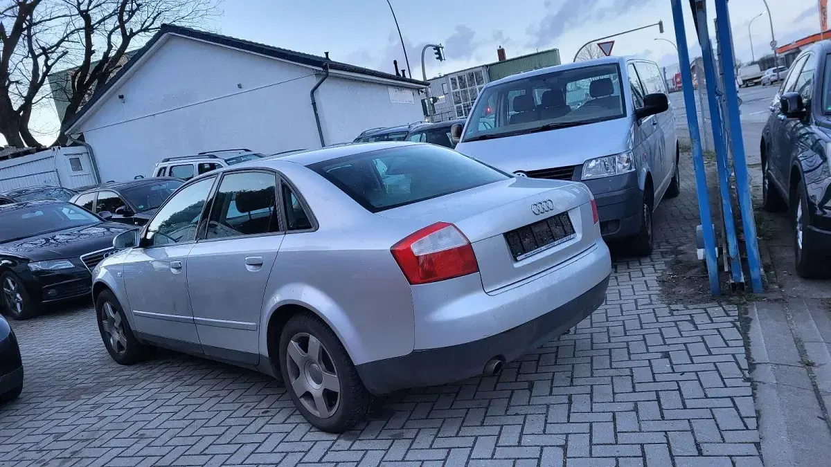 Używany Audi A4 131 KM (96 kW) 2001 Srebrny Sedan/Limuzyna