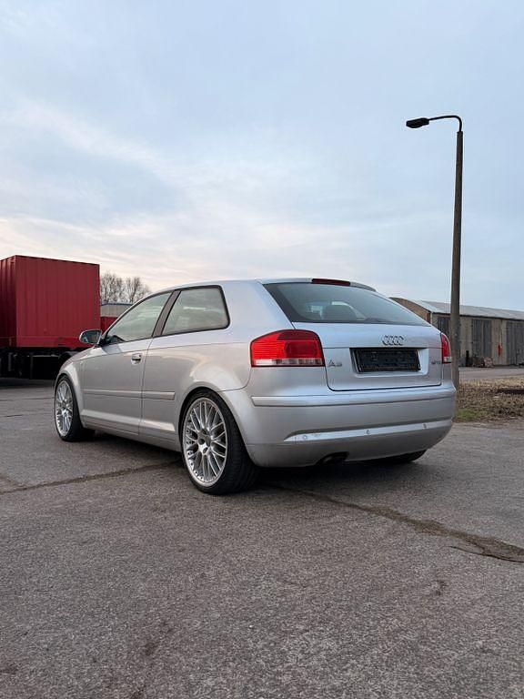Gebraucht Audi A3 Ambiente 105 PS (77 kW) 2003 Silber Kleinwagen