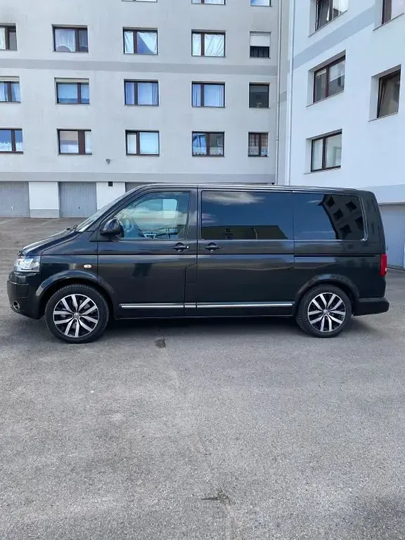Second-hand VW Multivan 179 CP (131 kW) 2015 Negru Monovolum