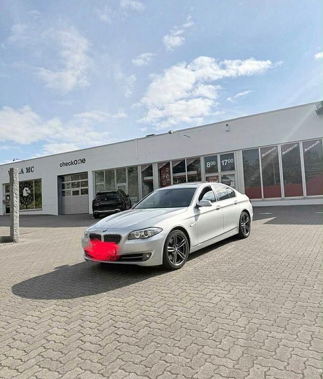 Gebraucht BMW 525 258 PS (189 kW) 2010 Silber Limousine