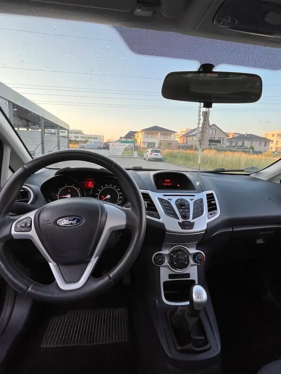 Gebraucht Ford Fiesta 60 PS (44 kW) 2012 Blau Kleinwagen