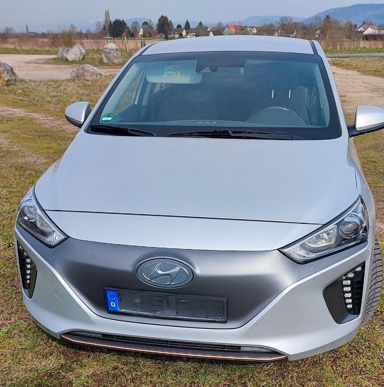 Silber Gebraucht 2018 Hyundai Ioniq Style Kleinwagen | 11.700 € (Teuer) - Bild 1/4