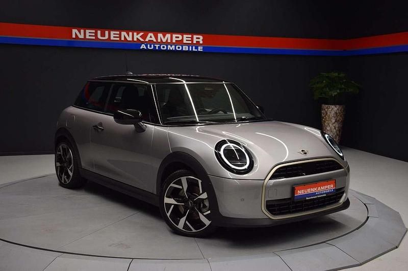 Silber Gebraucht 2024 Mini Cooper Favoured Kleinwagen | 27.990 € (Fairer Preis) - Bild 1/4