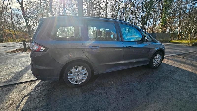 Gebraucht Ford Galaxy 160 PS (117 kW) 2016 Grau Van / Kleinbus