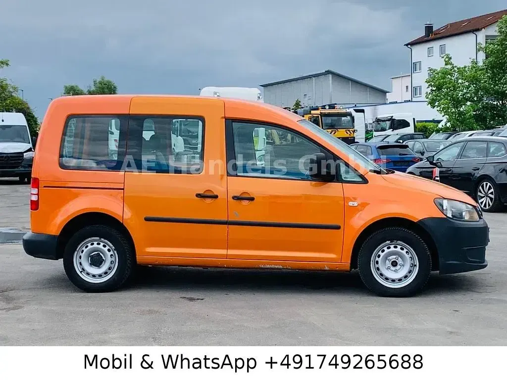Używany VW Caddy 102 KM (75 kW) 2011 Pomarańczowy Minivan
