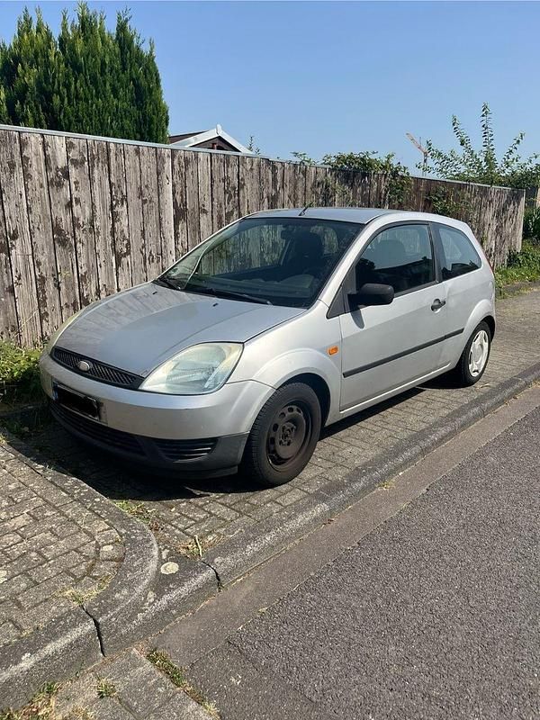 Gebraucht Ford Fiesta 60 PS (44 kW) 2004 Silber Kleinwagen