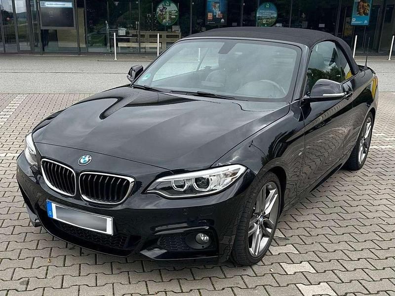 Schwarz Gebraucht 2016 BMW 220 Shadowline Cabrio | 23.550 € (Etwas zu teuer) - Bild 1/4