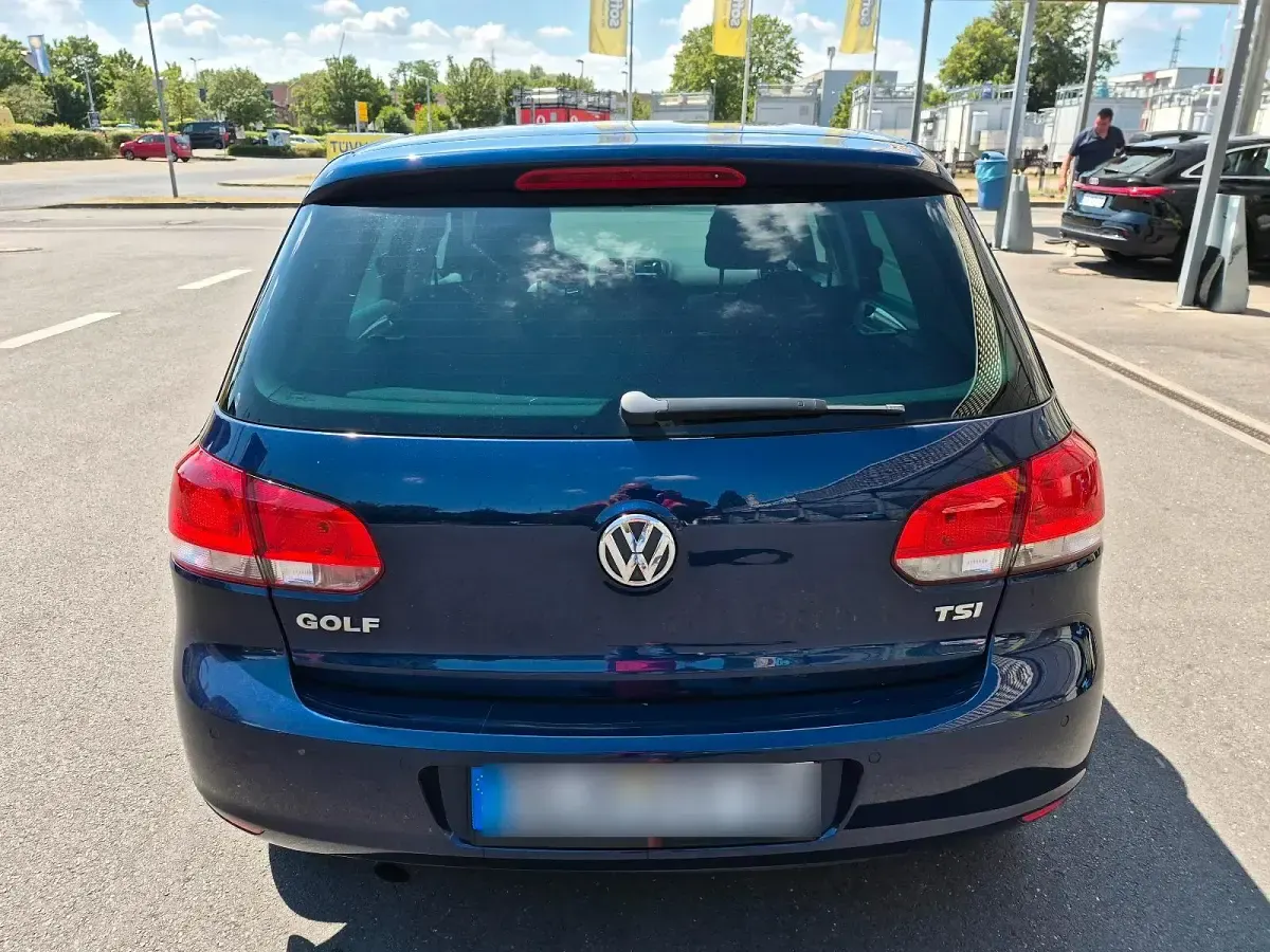 Gebraucht VW Golf VII Match 105 PS (77 kW) 2013 Blau Limousine