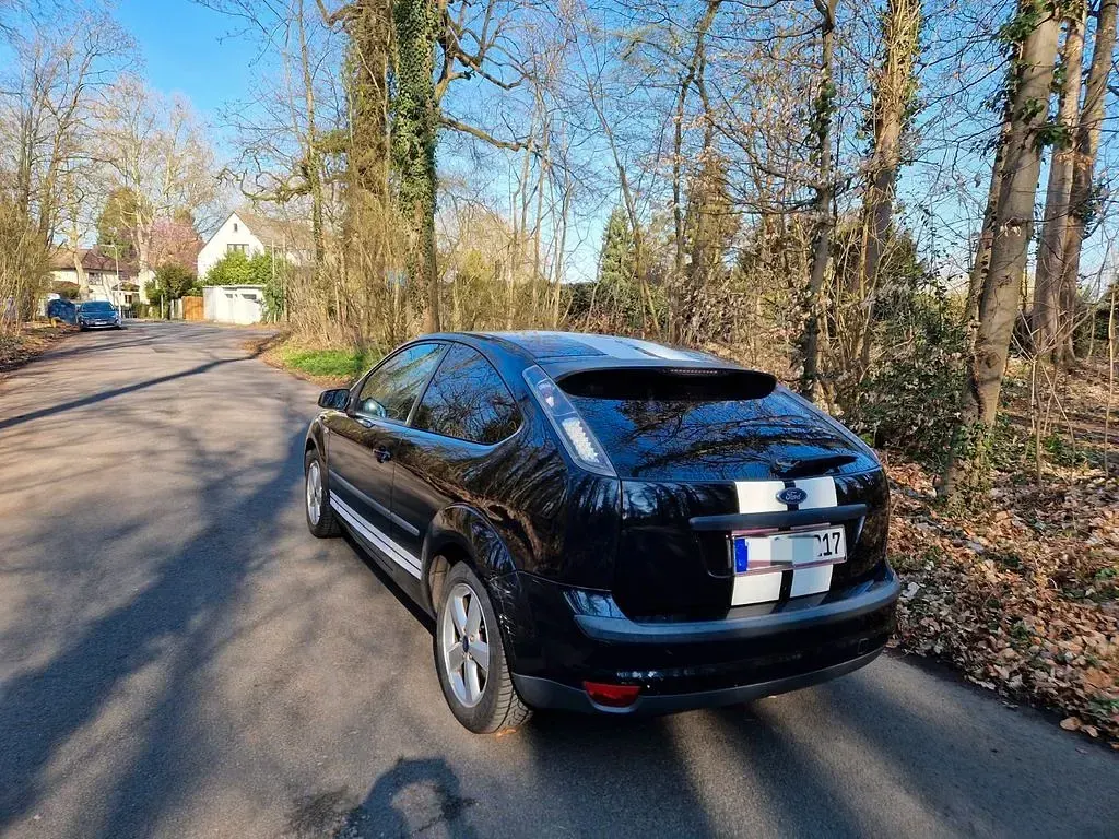 Gebraucht Ford Focus 116 PS (85 kW) 2005 Schwarz Coupé