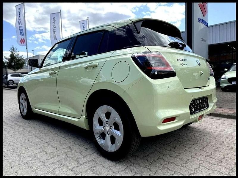 Neu Suzuki Swift Comfort 83 PS (61 kW) 2025 Cool yellow Kleinwagen