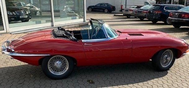 Rot Gebraucht 1968 Jaguar E-Type Cabrio | 69.500 € - Bild 1/4