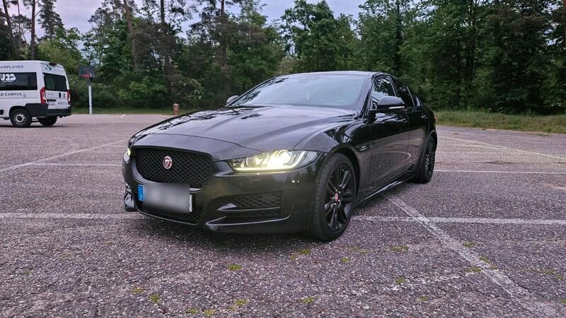 Schwarz Gebraucht 2018 Jaguar XE R-Sport Limousine | 13.200 € (Fairer Preis) - Bild 1/4