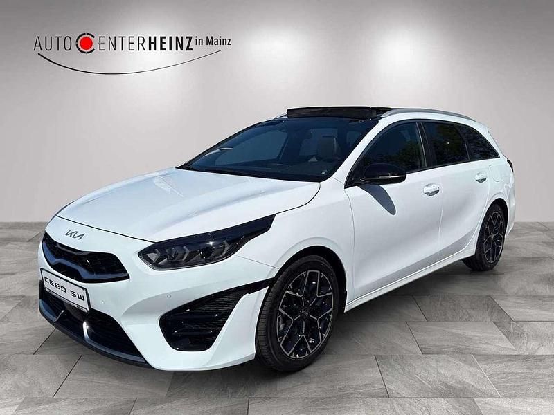 Carraraweiß Gebraucht 2024 Kia Ceed Sportswagon GT-Line Kombi | 29.490 € (Etwas zu teuer) - Bild 1/4
