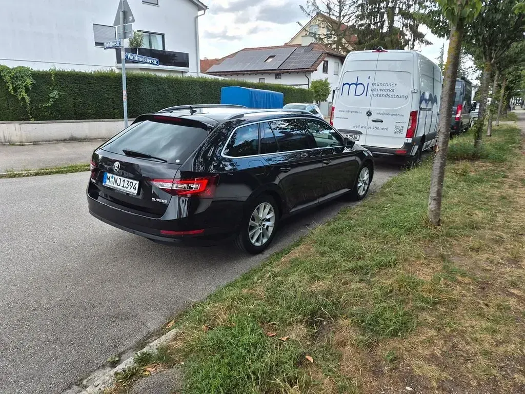 Gebraucht Skoda Superb LAURIN & KLEMENT 190 PS (139 kW) 2019 Schwarz Kombi