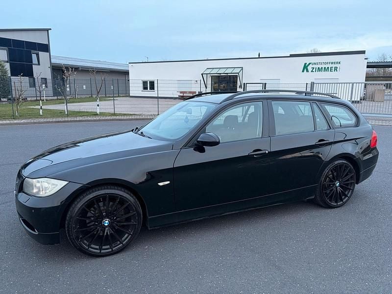 Gebraucht BMW 320 163 PS (119 kW) 2008 Schwarz Kombi