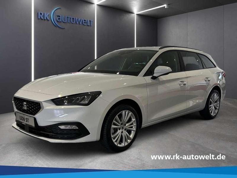 Nevada weiss Gebraucht 2024 Seat Leon Style Kombi | 30.490 € (Fairer Preis) - Bild 1/4