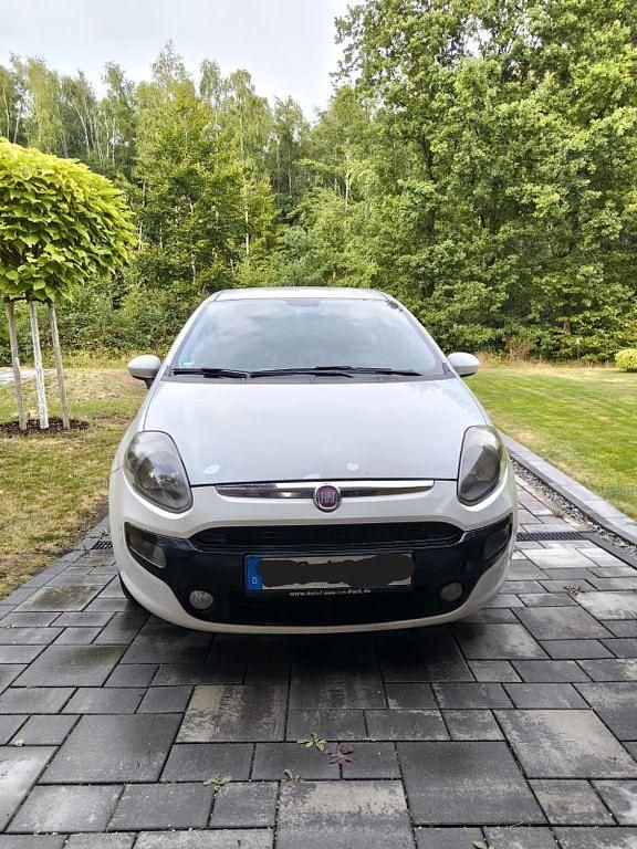 Weiß Gebraucht 2011 Fiat Punto Kleinwagen | 2.000 € (Guter Preis) - Bild 1/4