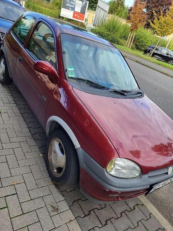 Gebraucht Opel Corsa 90 PS (66 kW) 1996 Limousine