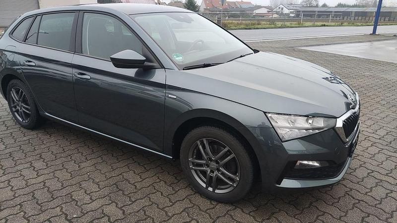 Grau Gebraucht 2020 Skoda Scala Drive Kleinwagen | 13.500 € (Guter Preis) - Bild 1/4