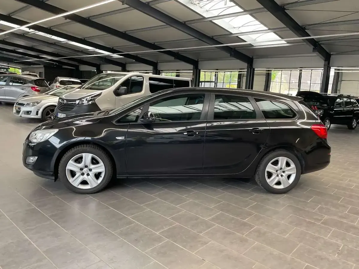 Gebraucht Opel Astra Design Edition 125 PS (91 kW) 2012 Schwarz Kombi