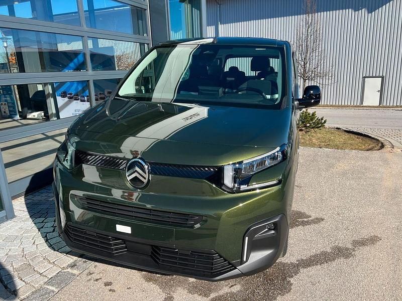 Neu Citroën Berlingo 131 PS (96 kW) 2026 Grün Van / Kleinbus