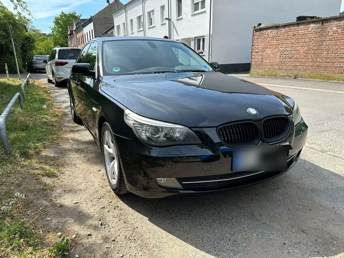 Gebraucht BMW 525 218 PS (160 kW) 2008 Schwarz Limousine