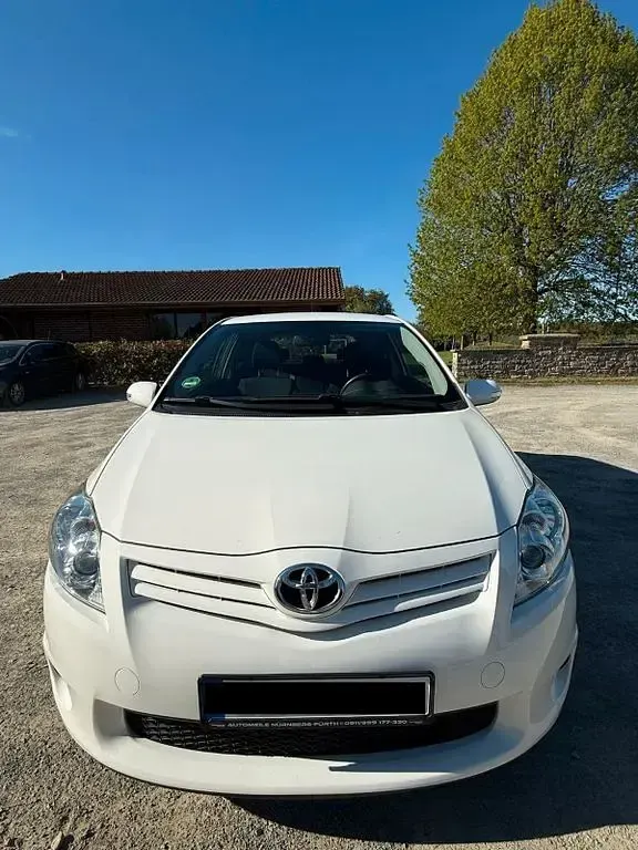 Brugt Toyota Auris 99 HK (72 kW) 2010 Hvid Hatchback