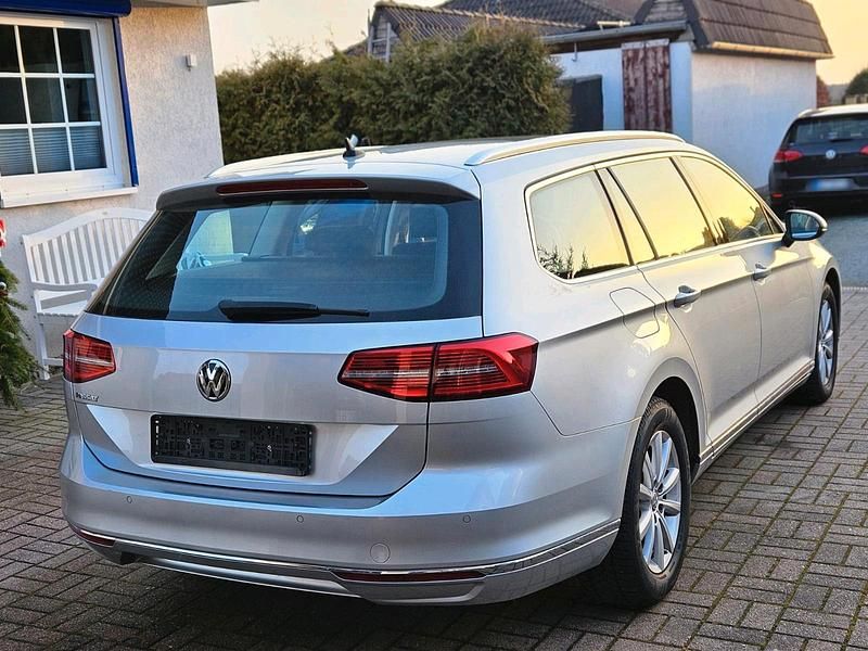 Gebraucht VW Passat Highline 150 PS (110 kW) 2018 Silber Kombi