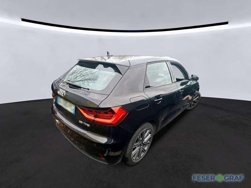 Gebraucht Audi A1 Sportback Advanced 95 PS (69 kW) 2022 Mythosschwarz metallic / manhattangrau metallic Kleinwagen