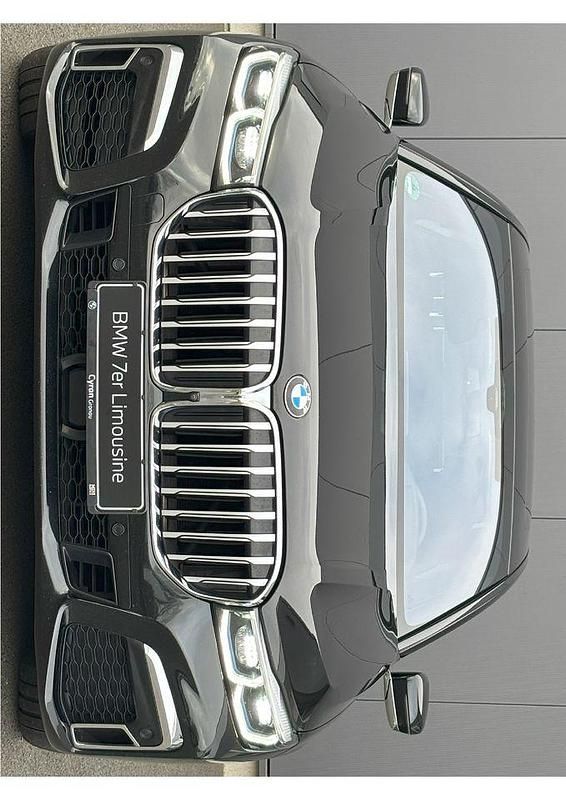 Gebraucht BMW 750 M Sport 530 PS (389 kW) 2021 Schwarz Limousine