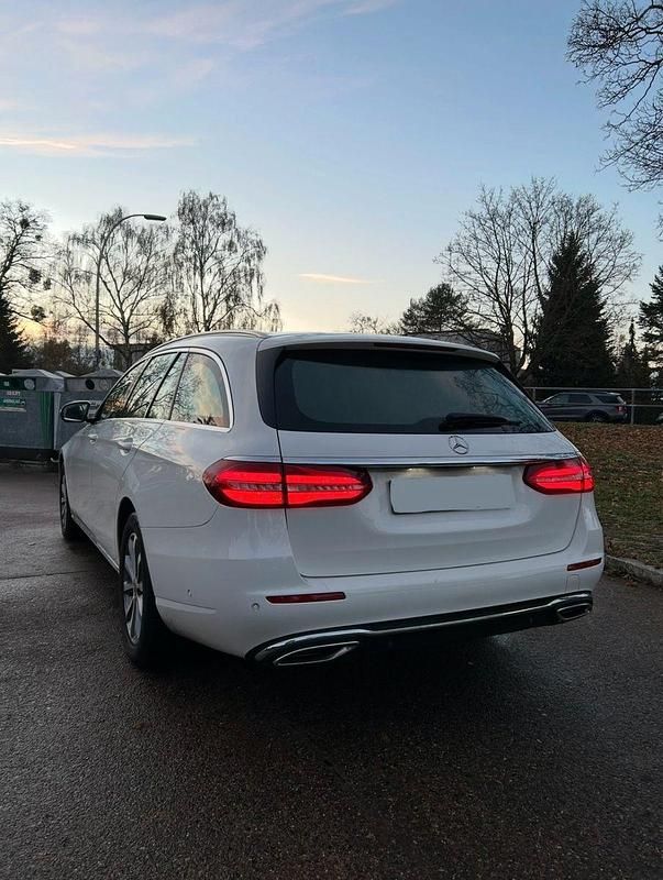 Gebraucht Mercedes E220 194 PS (142 kW) 2018 Weiß Kombi