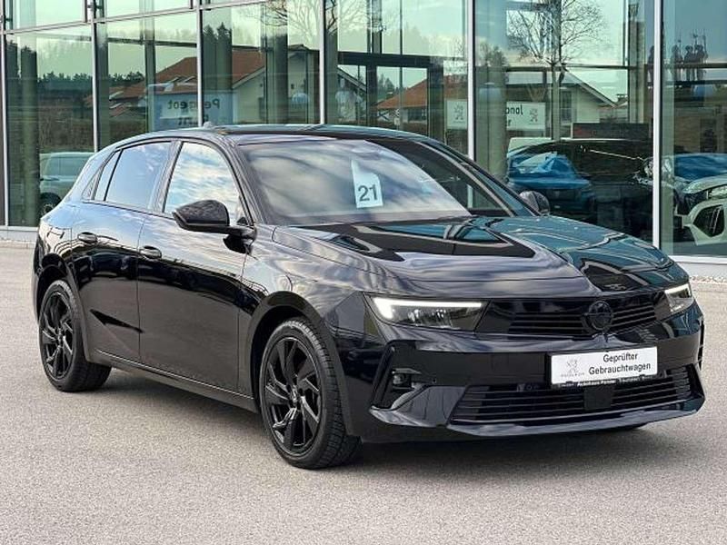 Gebraucht Opel Astra 131 PS (96 kW) 2023 Karbon schwarz metallic Limousine