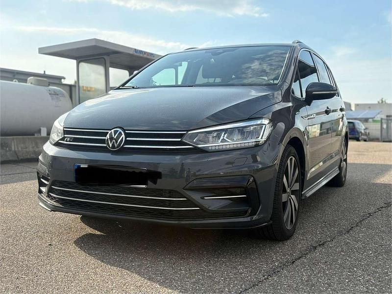 Grau Gebraucht 2023 VW Touran Highline Van / Kleinbus | 35.490 € (Etwas zu teuer) - Bild 1/4