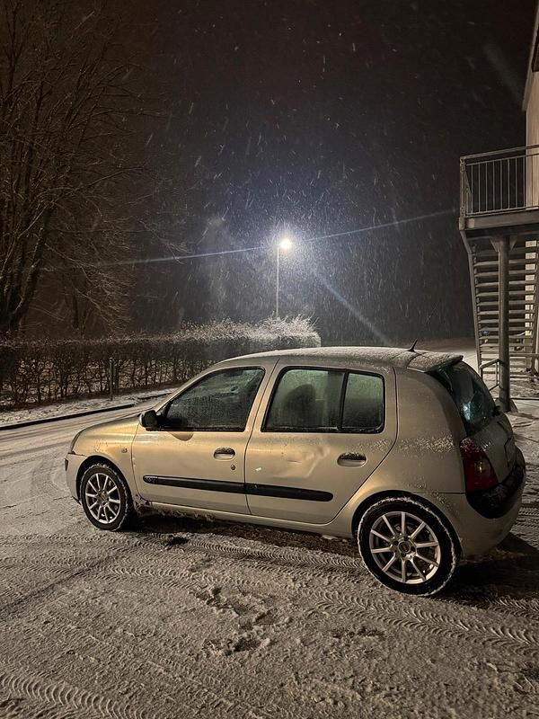 Gebraucht Renault Clio II 75 PS (55 kW) 2007 Silber Limousine