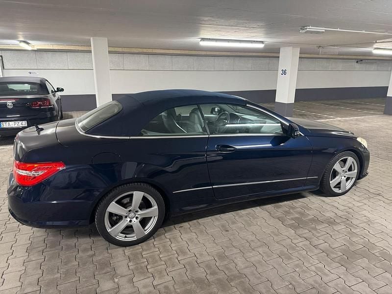 Gebraucht Mercedes E350 Avantgarde 265 PS (194 kW) 2012 Blau Cabrio