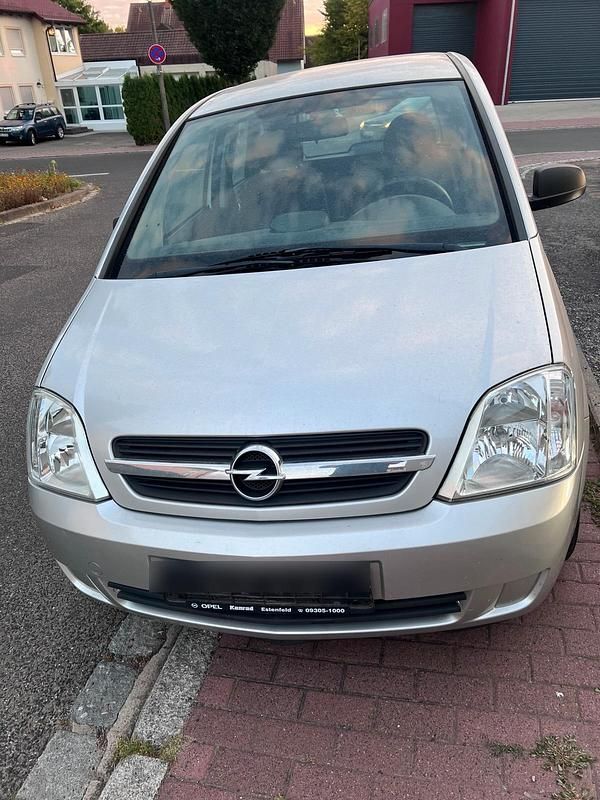 Silber Gebraucht 2004 Opel Meriva Van / Kleinbus | 650 € (Superpreis) - Bild 1/4