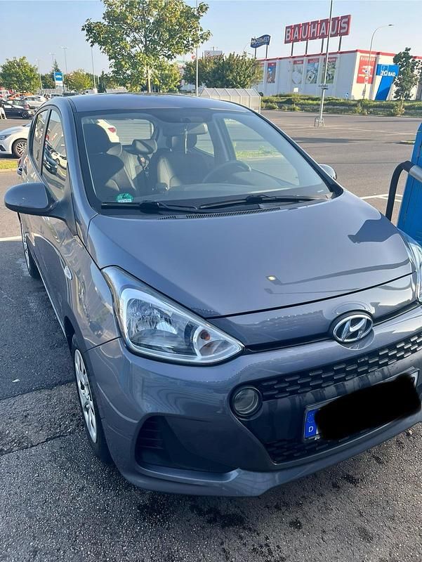 Grau Gebraucht 2018 Hyundai i10 Trend Kleinwagen | 6.500 € (Fairer Preis) - Bild 1/4