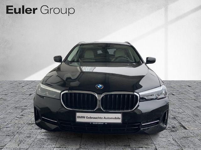 Gebraucht BMW 520 190 PS (139 kW) 2022 Saphirschwarz metallic Kombi