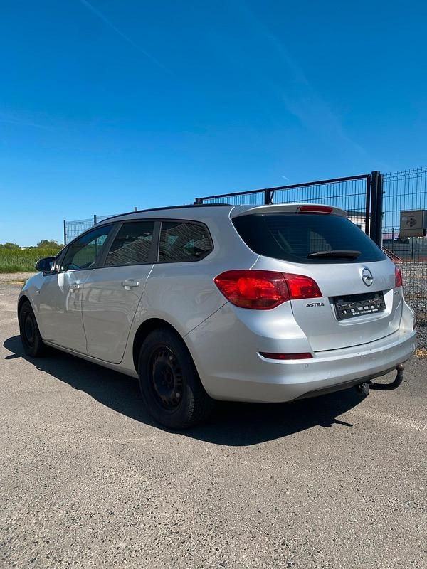 Gebraucht Opel Astra 110 PS (80 kW) 2012 Silber Kombi